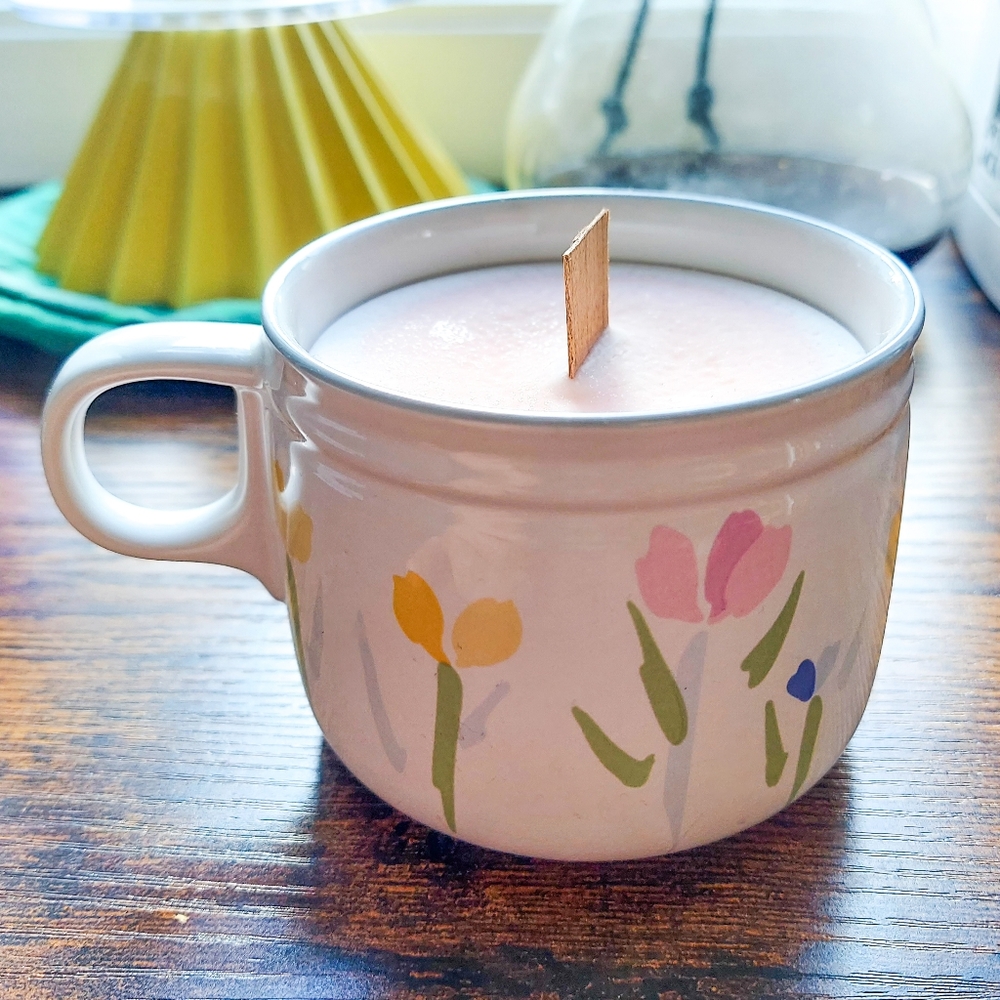 Vintage Cottagecore Grandmacore Floral Teacup Candle with Wooden Wick Handmade